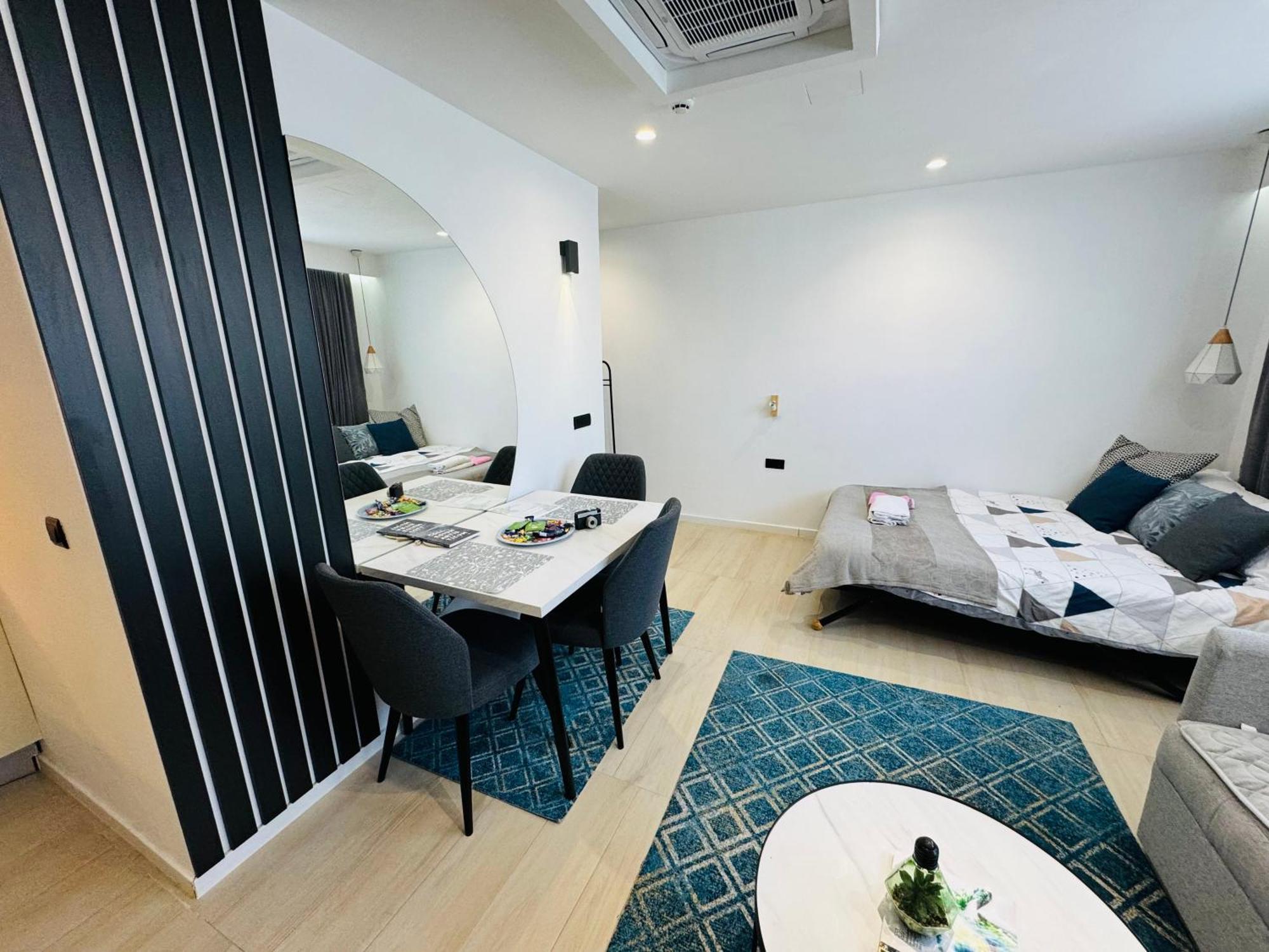 Golden Soul With Garage Parking Apartment *