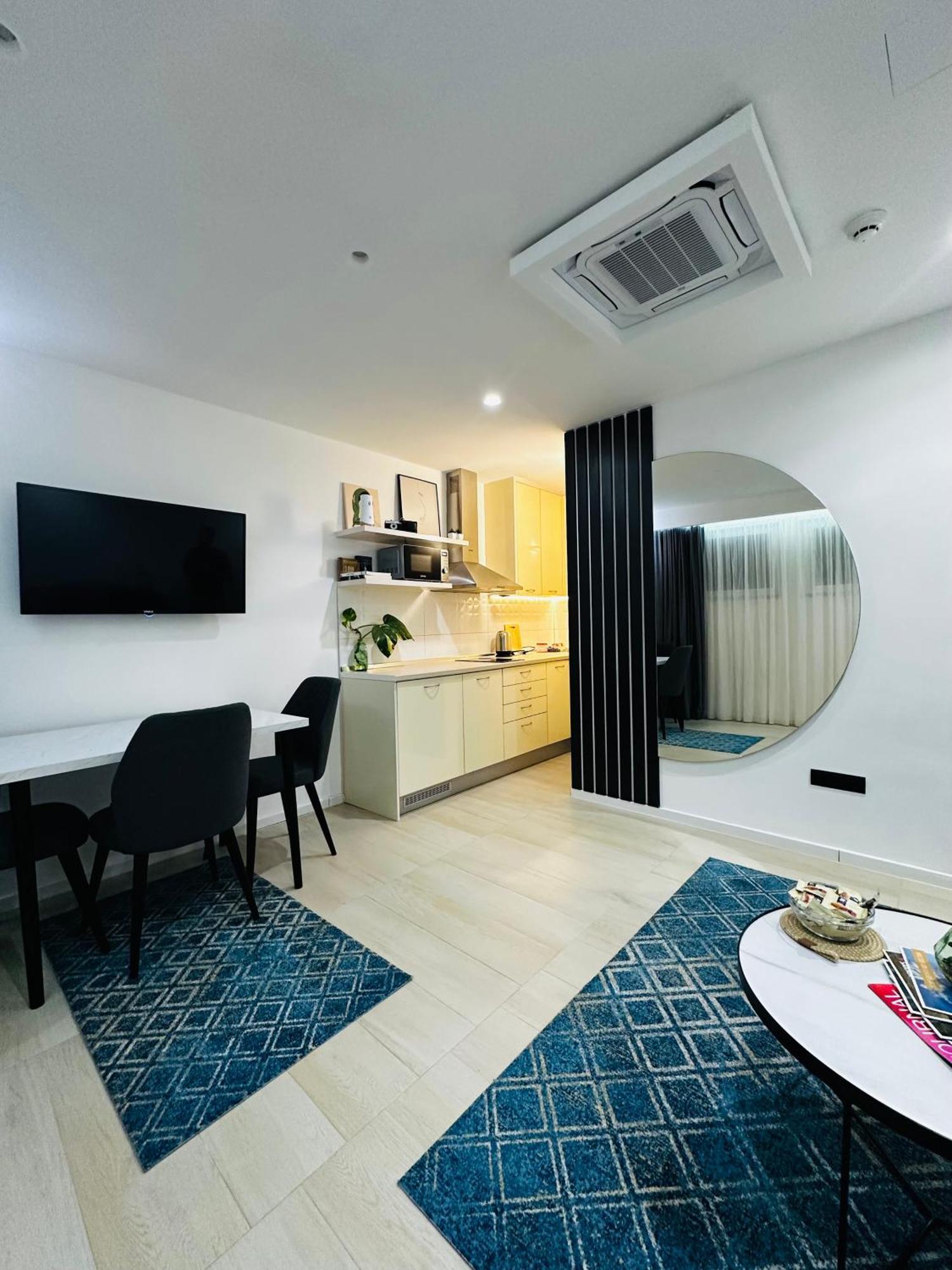 Golden Soul With Garage Parking Apartment