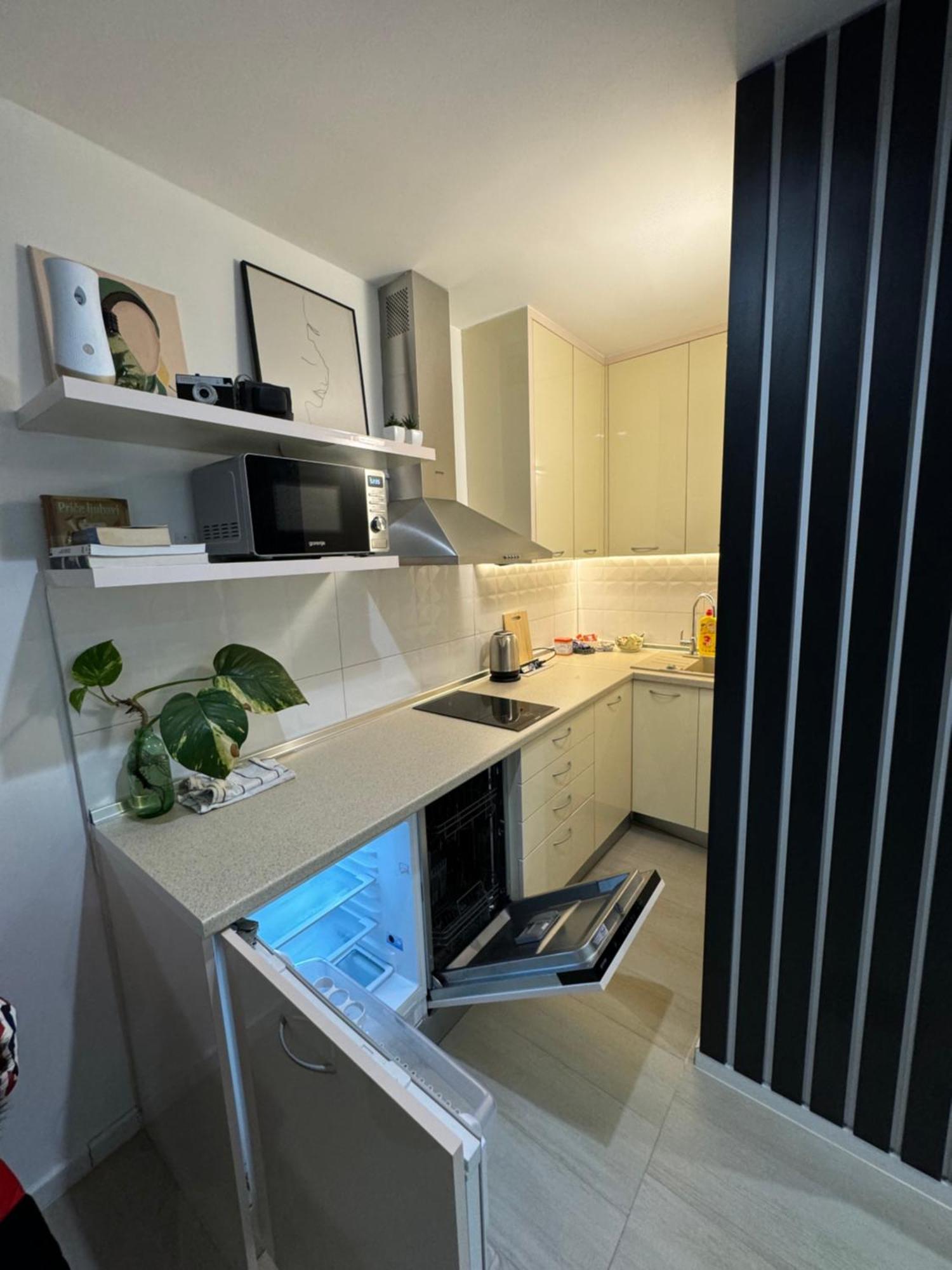 Golden Soul With Garage Parking Apartment *